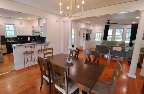 Highlands - Perkins House | Cottage under the oaks! Walk to LSU games!