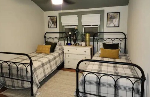 Cottage Grove House | Cottage View