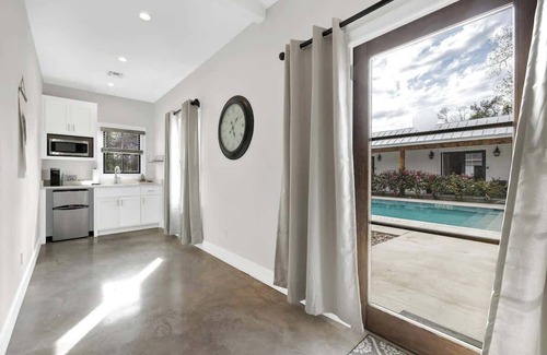 Fredericksburg House | Cottage w/Pool Access-Walk to Main St!