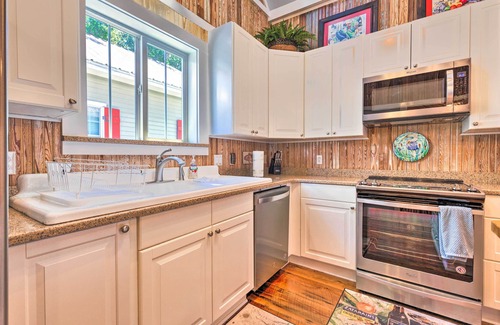 Old Town Cottage | Cottage w/Porch - 3 Min Walk to Bay St Louis