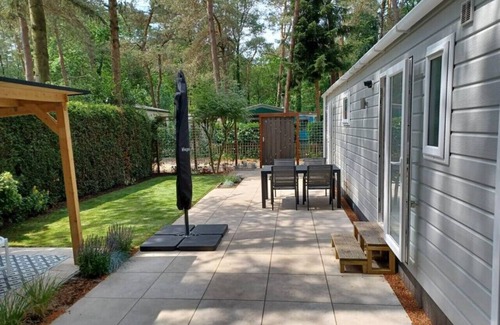 Bosgebied Hoenderloo House | Cottage with a large garden