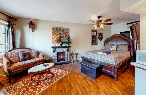 Eureka Springs Historic District Cottage | Cottage with a pool, washer/dryer, cable, partial AC & grill