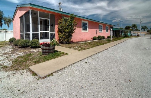Englewood Cottage | Cottage with docks on Lemon Bay