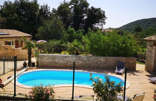 Laval-Saint-Roman House | Cottage with swimming pool near St Martin d'Ardèche, between Cèze and Ardèche.