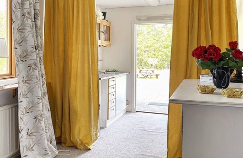 Rejmyre House | Cottage with Hot Tub in Rejmyre