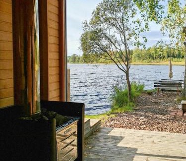 Sandviken House | Cottage With Lake View And Boat At Lake Storsjön