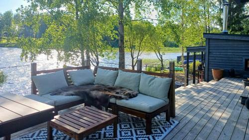 Sandviken House | Cottage With Lake View And Boat At Lake Storsjön