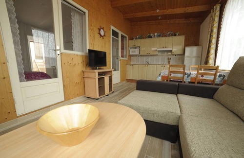 Telde House | Cottage with large garden on the beach