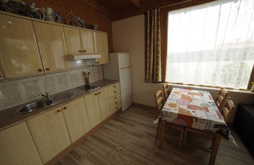 Telde House | Cottage with large garden on the beach