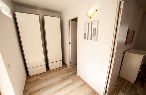Telde House | Cottage with large garden on the beach