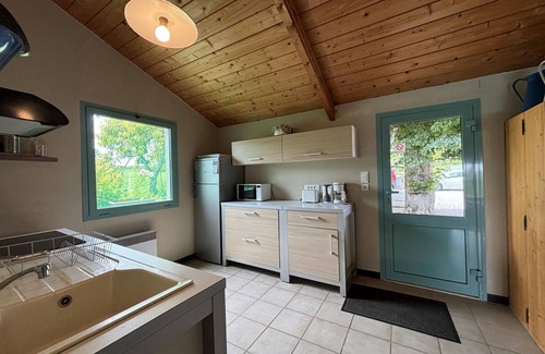 Louchy-Montfand Cottage | Cottage with pool and rose garden near Vichy