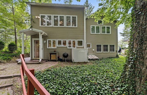 West Olive House | Cottage with Private Lake Access! Short distance to town
