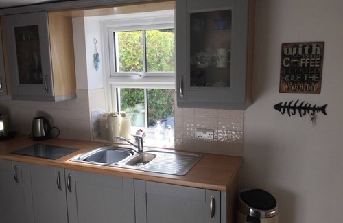 Wadebridge Cottage | Cottage with sunny/secure garden, parking pets. Near pub/shop/beaches sleeps 7