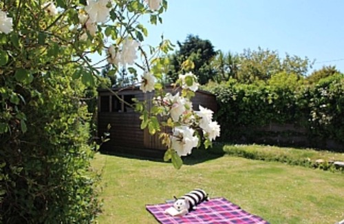 Wadebridge Cottage | Cottage with sunny/secure garden, parking pets. Near pub/shop/beaches sleeps 7
