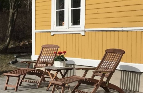 Saltsjo Boo House | Cottage with sunny wooden deck by water