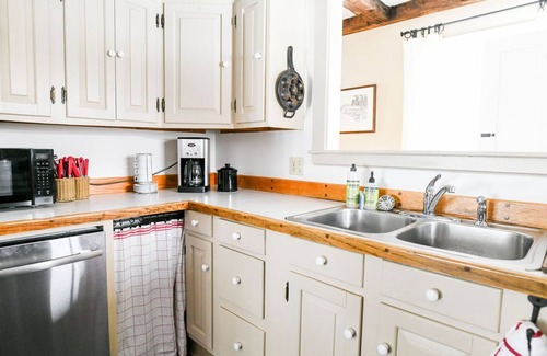Stowe Cottage | cottage with walks for your dogs filled with Vermont antiques and charm
