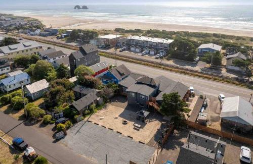 Rockaway Beach House | Cottages at Rockaway Beach Suite #1