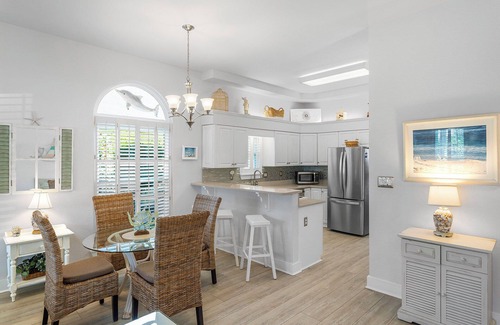 Crystal Beach House | Cotton Candy - Crystal Beach Cottages, Near Beach, Destin, Community Pool!