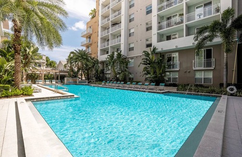 St. Petersburg - Clearwater Apartment | Cottonwood Bayview #804