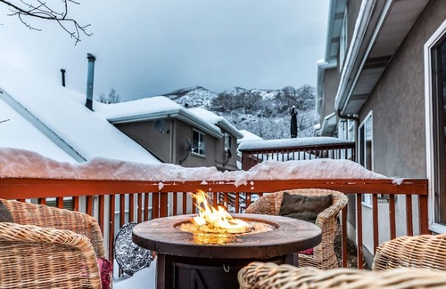 Cottonwood Heights Villa | Cottonwood Retreat Near Resorts - 25% Off Ski Rntl