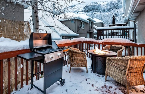 Cottonwood Heights Villa | Cottonwood Retreat Near Resorts - 25% Off Ski Rntl