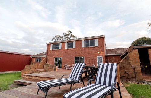 Tenterfield House | Country 4-Bed Homestead with Games Room & Views