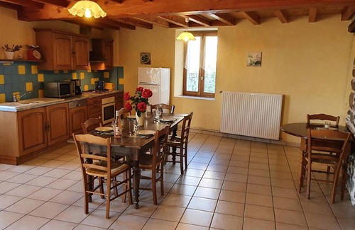 Saint-Paul-de-Vezelin Cottage | Country cottage with WiFi & pets allowed, tranquility & nature