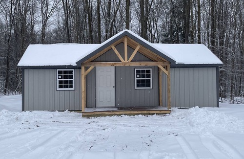 Central City Cabin | Country cabin 2. Minutes from Mountain Ridge ATV Park and Flight 93 Memorial.