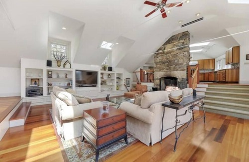Great Barrington House | Country Castle-Total privacy-just a few minutes from center of Great Barrington