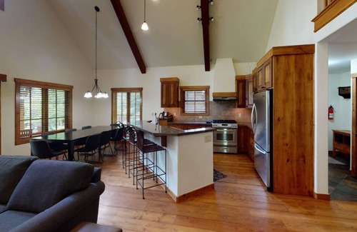 Tamarack Ski Chalet | Country Chalet - Beautiful Chalet|Private Hot Tub, Wood Fireplace