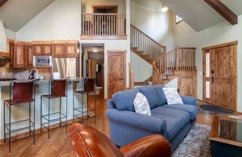 Tamarack Ski Chalet | Country Chalet - Beautiful Chalet|Private Hot Tub, Wood Fireplace