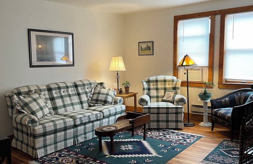 Bainbridge Apartment | Country Charm🌿 A very comfortable 2nd floor, 2-bedroom apartment in Bainbridge