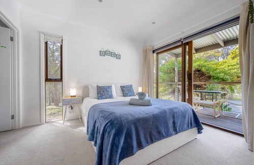 Wonga Park House | Country Charm Cottage with Pool & Forest Views