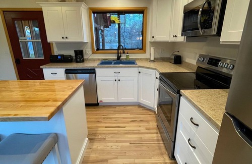 Teasdale House | Country Charm Home Just Miles From Capitol Reef National Park & Boulder Mountain