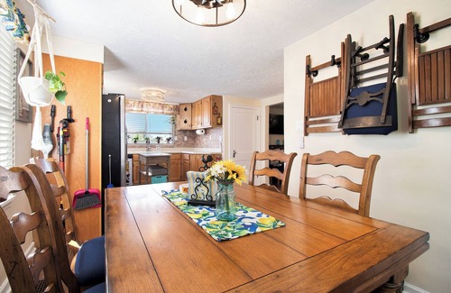 Mishawaka House | Country Charm on Clover Road/nKing Bed-Pet Friendly
