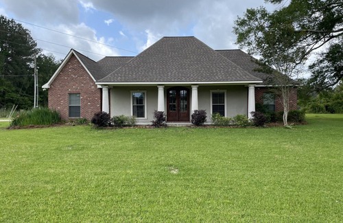 Burnside House | Country Chic, enjoy the quiet setting of country living.