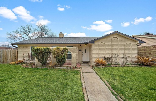 Greater Fondren Southwest House | Country-Chic Inspired Home - Mins from Everything!