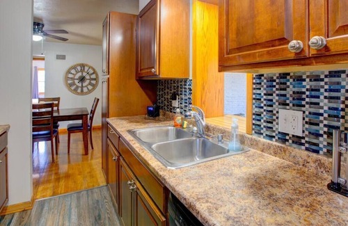 Lincoln House | Country Club Home Top Floor!