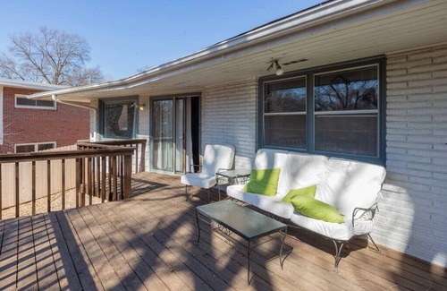 Lincoln House | Country Club Home Top Floor!