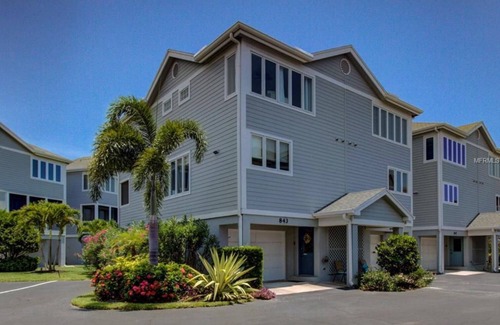 Whitney Beach House | Country Club Long Boat Key Beach Villa 2B 3BA Pool
