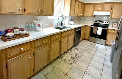 Alamo House | Country Club Retreat, Play Golf with Midterm Stays