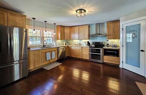 Red Boiling Springs House | Country Colonial Retreat