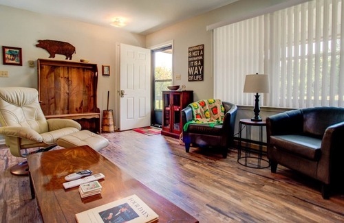 Marshall House | Country Cottage: Cozy Country Cottage Escape, Close to Marshall, Asheville & activities.