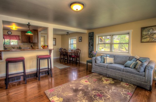 Asheville Cottage | Country Cottage:Cozy, Clean, Private & Central LOC