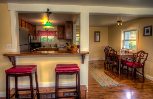 Asheville Cottage | Country Cottage:Cozy, Clean, Private & Central LOC