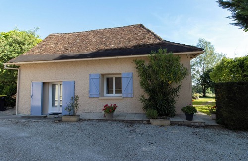 Ginestet House | Country Cottage – Relaxing Getaway with Pool in Ginestet