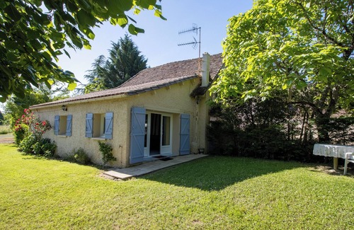 Ginestet House | Country Cottage – Relaxing Getaway with Pool in Ginestet