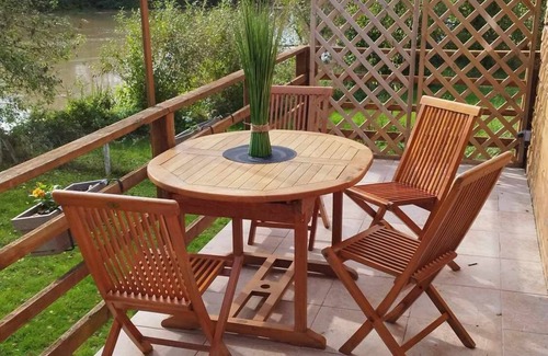 Luche-Pringe Ski Chalet | Country cottage with view and access to the Le Loir, next to the greenway