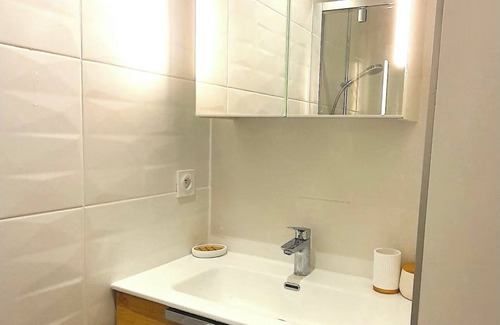 Savasse Apartment | Country duplex + small garden