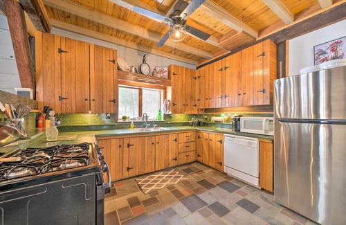 Cambridge Springs House | Country Escape w/Fire Pit Near French Creek!